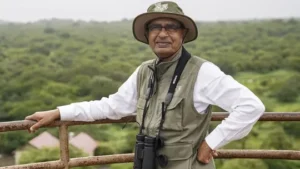 कृषि मंत्री 22 गाड़ियों के काफिले के साथ एक कार्यक्रम को संबोधित करने के बाद निकल पड़े. (फोटो- PTI)